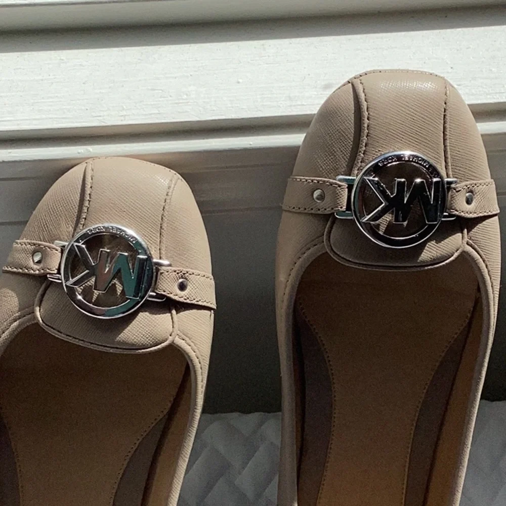 Michael Kors Beige Leather Loafers with Silver Logo - Picture 4 of 5